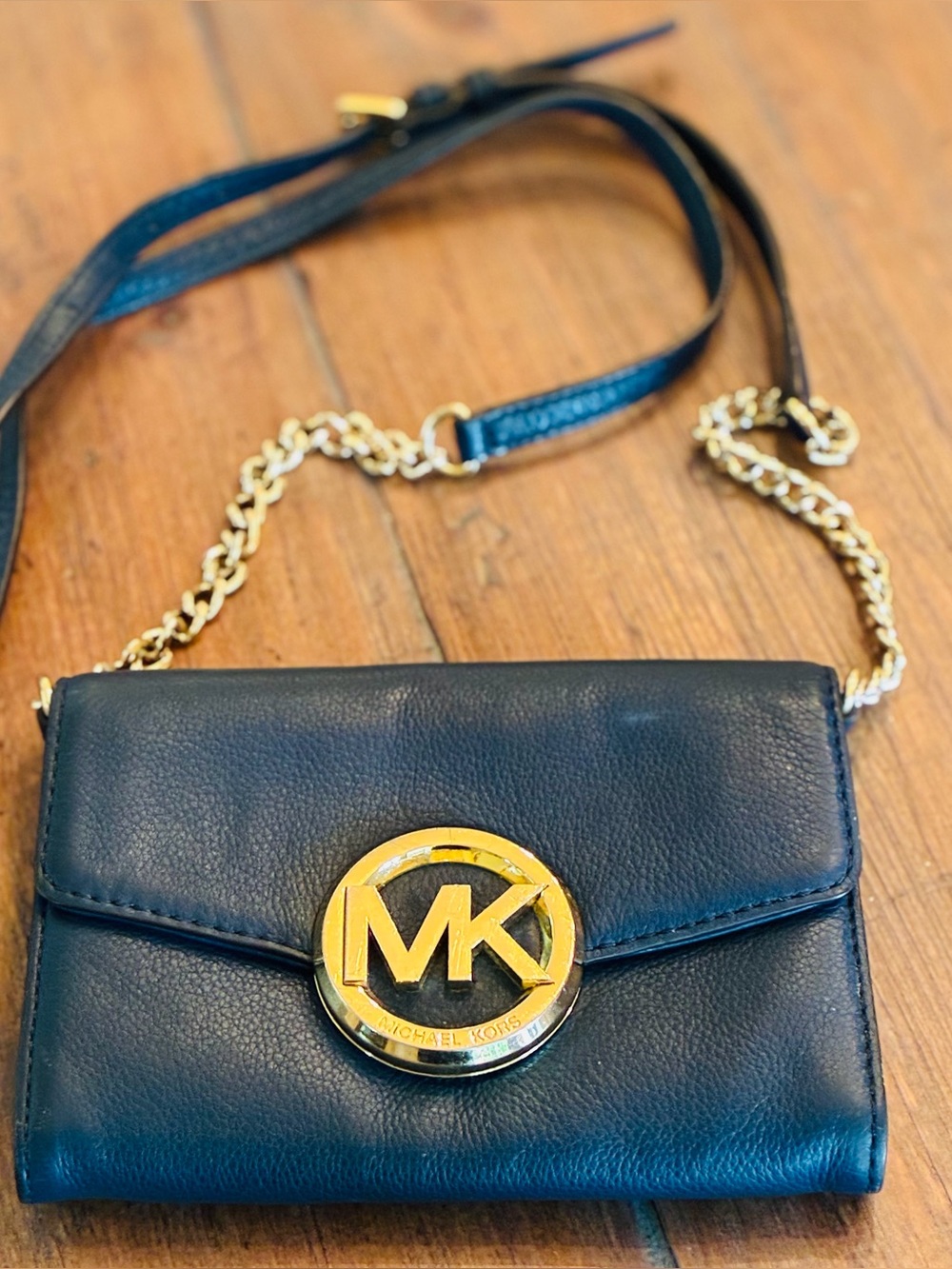 Michael Kors Hudson leather crossbody in Navy with gold hardware.